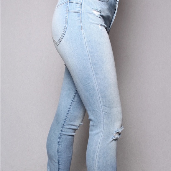 NWT****WOMENS SCULPT LIGHT WASH W/RIP DETAIL - Picture 9 of 9